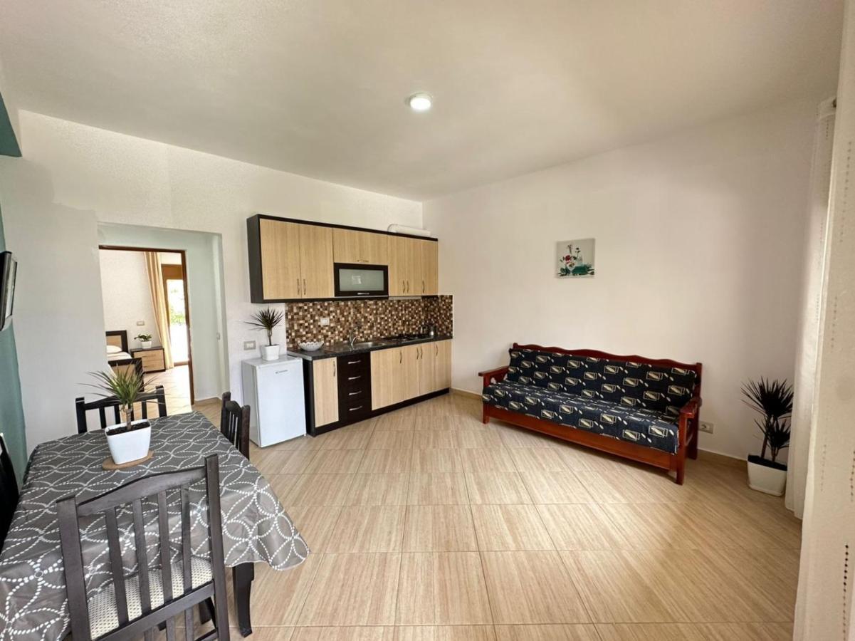 Vlora Villa With Private Parking Exterior photo