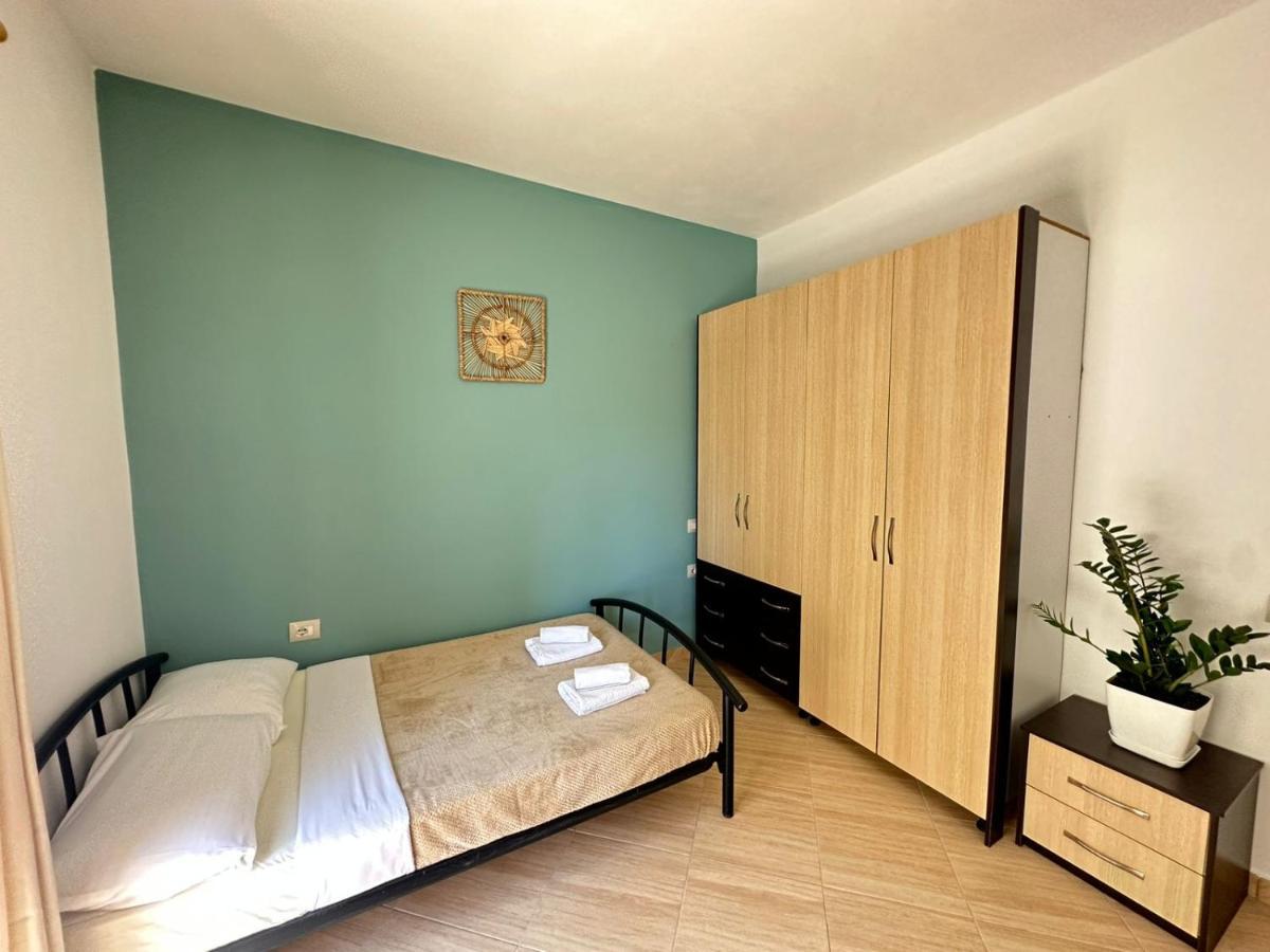Vlora Villa With Private Parking Exterior photo