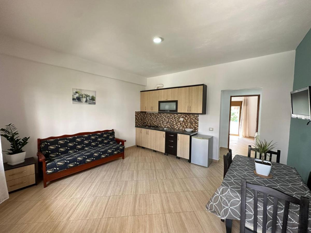 Vlora Villa With Private Parking Exterior photo